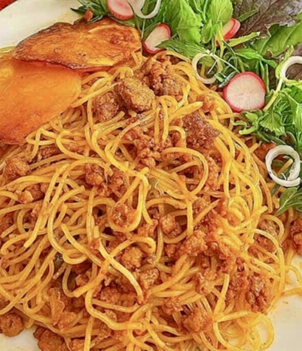 Persian-Style Spaghetti with Meat Sauce/ماکارانی